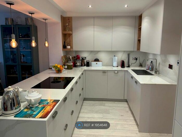 4 Bedroom Terraced House To Rent In Andover Close, Luton, LU4