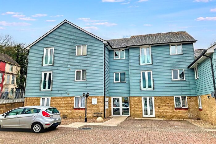 1 Bedroom Flat For Sale In Stable Court, Tower Hamlets Road, Dover, CT17