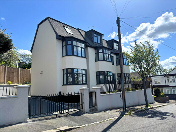 6 Bedroom Detached House For Sale In Kingslyn Crescent, London, SE19