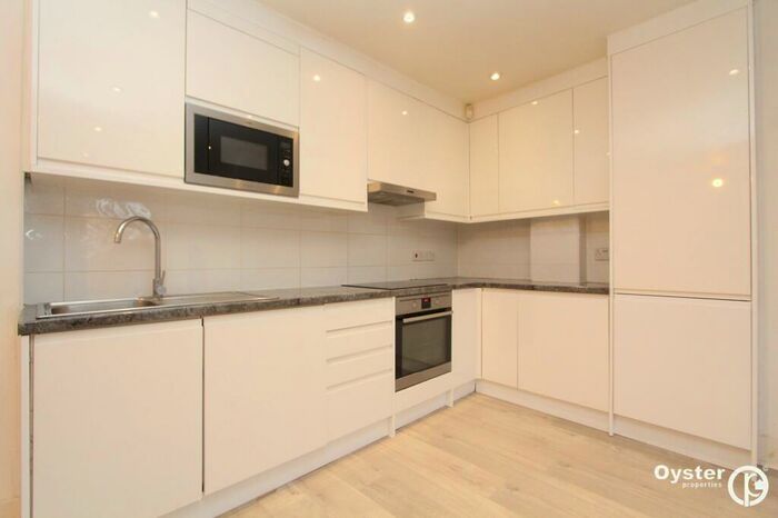 2 Bedroom Flat To Rent In Hemstal Road, London, NW6
