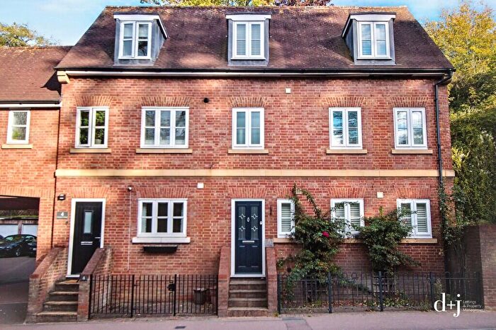 2 Bedroom End Of Terrace House To Rent In Horseshoe Cottages, Park Street, SG4
