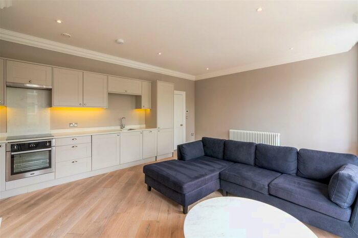 2 Bedroom Apartment To Rent In West Avenue, Gosforth, Newcastle Upon Tyne, NE3