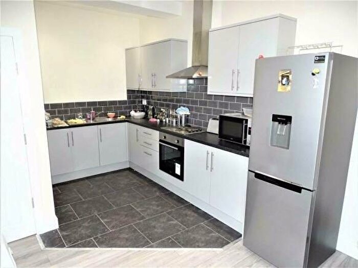 2 Bedroom Flat To Rent In Bury New Road, Prestwich, Manchester, M25