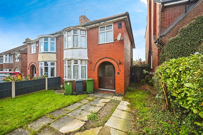 3 Bedroom Semi Detached House For Sale In Lyncroft Avenue, Ripley, DE5