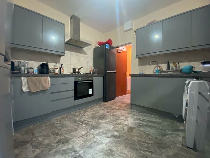 6 Bedroom Terraced House To Rent In Colum Road, Cardiff(City), CF10