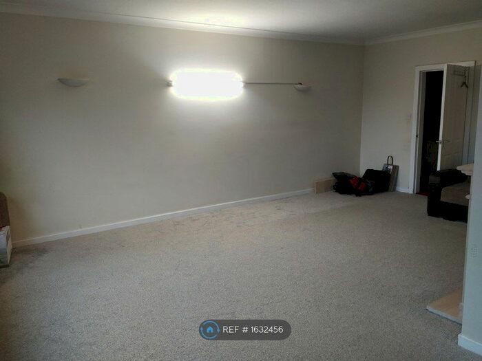 2 Bedroom Flat To Rent In Kirkvale Court, Newton Mearns, Glasgow, G77