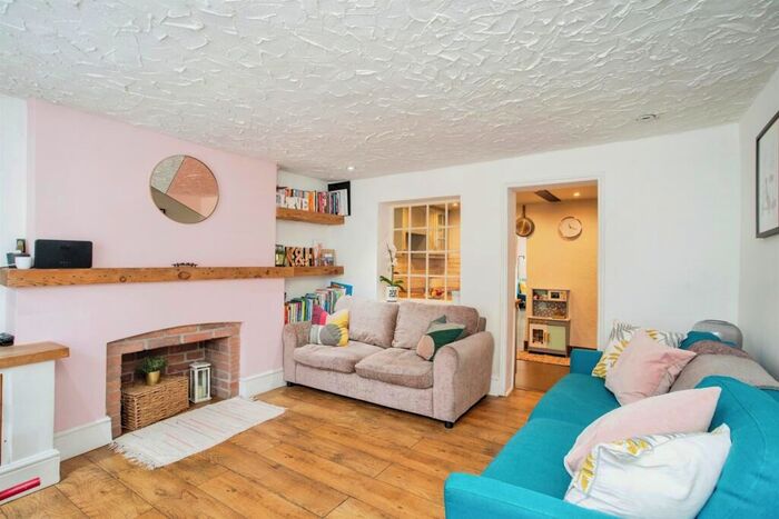 2 Bedroom Cottage To Rent In Lawn Lane, Hemel Hempstead, HP3