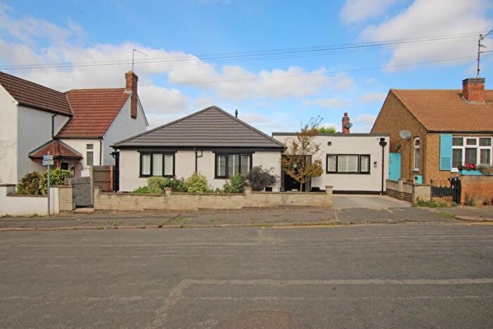 3 Bedroom Detached Bungalow For Sale In Cromwell Road, Kettering, Northamptonshire, NN16