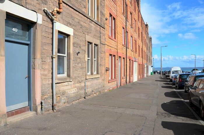 2 Bedroom Flat To Rent In Kings Road, Edinburgh, EH15