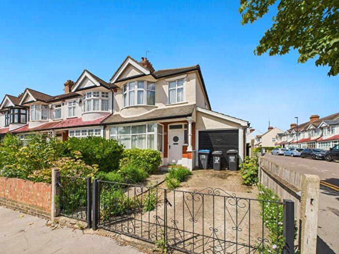 3 Bedroom End Of Terrace House For Sale In Oliver Avenue, London, Greater London, SE25