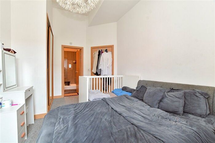 2 Bedroom Flat For Sale In Longbridge Road, Dagenham, Essex, RM8