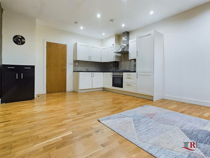 2 Bedroom Flat To Rent In Whitchurch Lane, Canons Park, Edgware, HA8