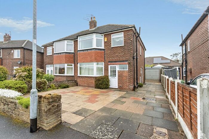 3 Bedroom Semi-Detached House For Sale In Kelmscott Crescent, Leeds, LS15