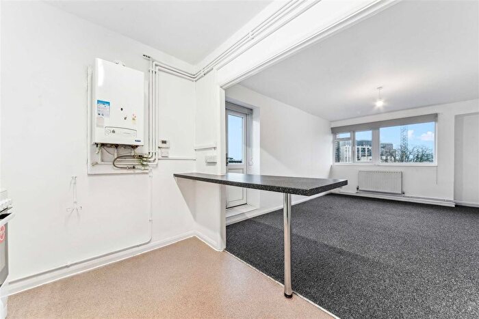 1 Bedroom Flat To Rent In Poynders Road, London, SW4