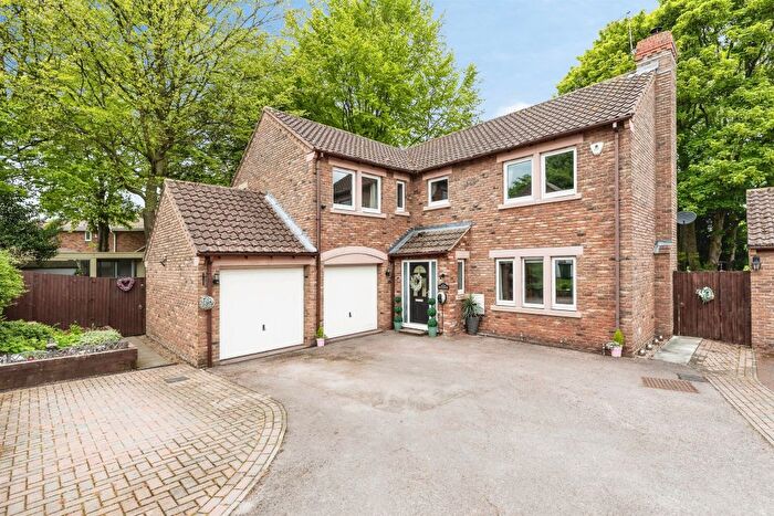4 Bedroom Detached House For Sale In Saddlers Grove, Badsworth, Pontefract, WF9
