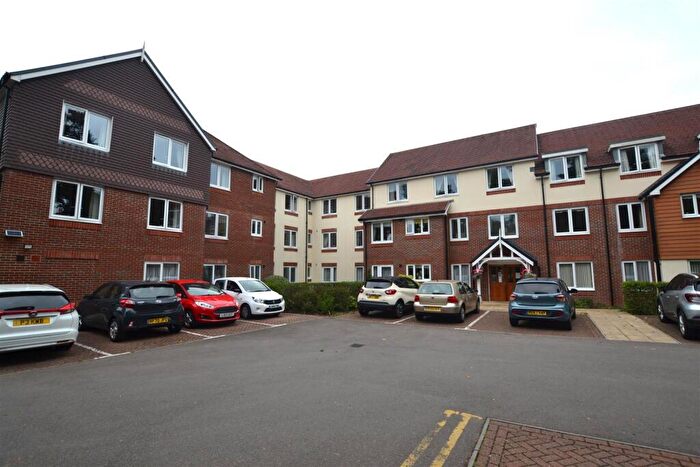 1 Bedroom Flat For Sale In Branksomewood Road, Fleet, GU51