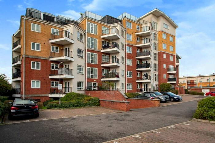 2 Bedroom Flat To Rent In The Gateway, Watford, WD18