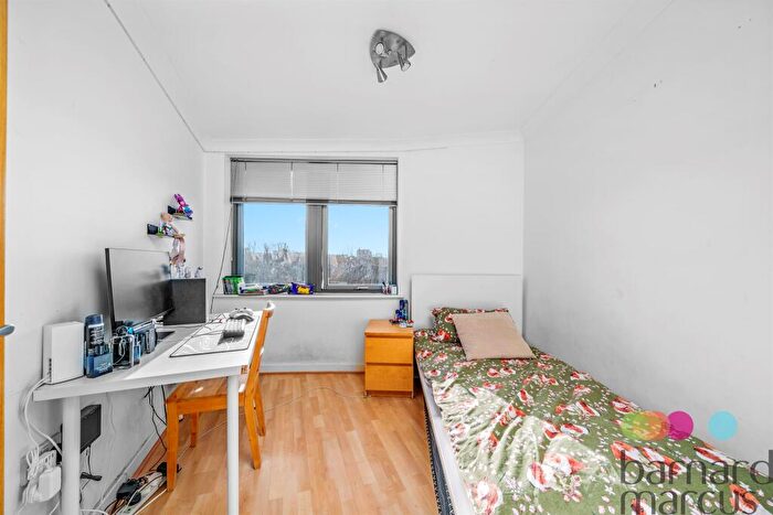 2 Bedroom Flat For Sale In Lanacre Avenue, London, NW9