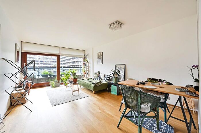 2 Bedroom Flat For Sale In Defoe House, Barbican, London, EC2Y