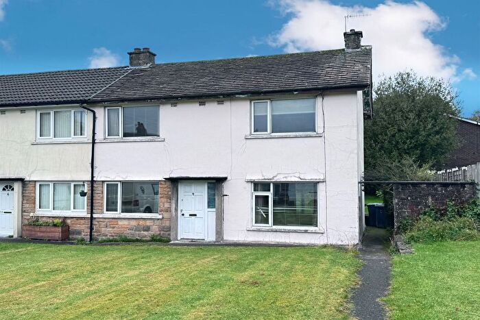 3 Bedroom Semi-Detached House For Sale In Hadfield Road, Hadfield, Glossop, SK13