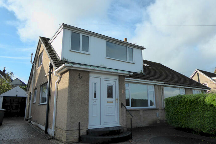 4 Bedroom Semi-Detached Bungalow To Rent In Hawthorn Avenue, Brookhouse, LA2