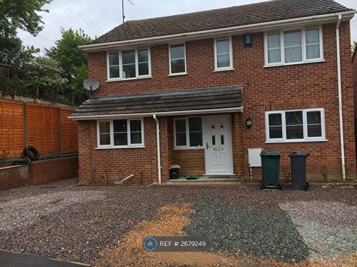 3 Bedroom Semi Detached House To Rent In Queen Street, Caversham, Reading, RG4