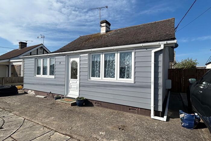 2 Bedroom Bungalow To Rent In Bedroom Detached Bungalow In Canvey Island, SS8