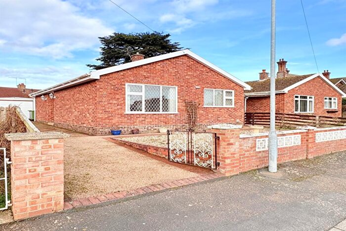 2 Bedroom Detached Bungalow For Sale In St. Edmunds Road, Acle, Norwich, NR13