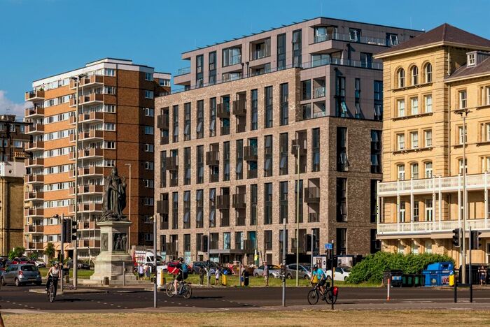 2 Bedroom Flat For Sale In Grand Avenue, Hove, BN3