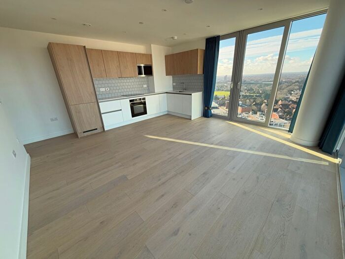 2 Bedroom Flat To Rent In Clarendon Road, Watford, WD17