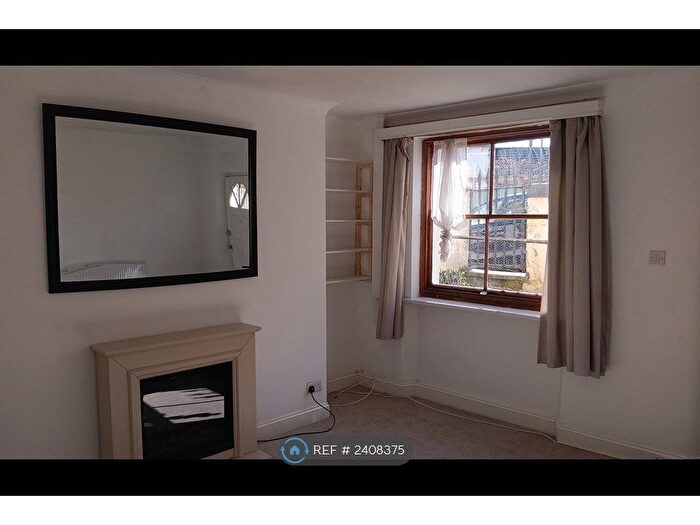 2 Bedroom Flat To Rent In Roundhill Crescent, Brighton, BN2