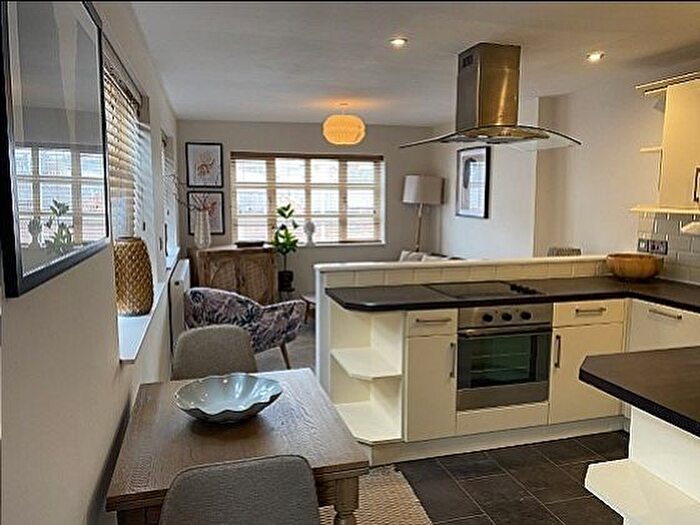 2 Bedroom Flat To Rent In Clarendon Street, Chapel Ash, Wolverhampton, WV3