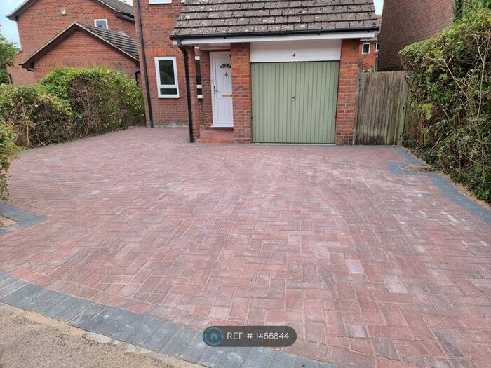 3 Bedroom Detached House To Rent In Beaconsfield Way, Earley, Reading, RG6