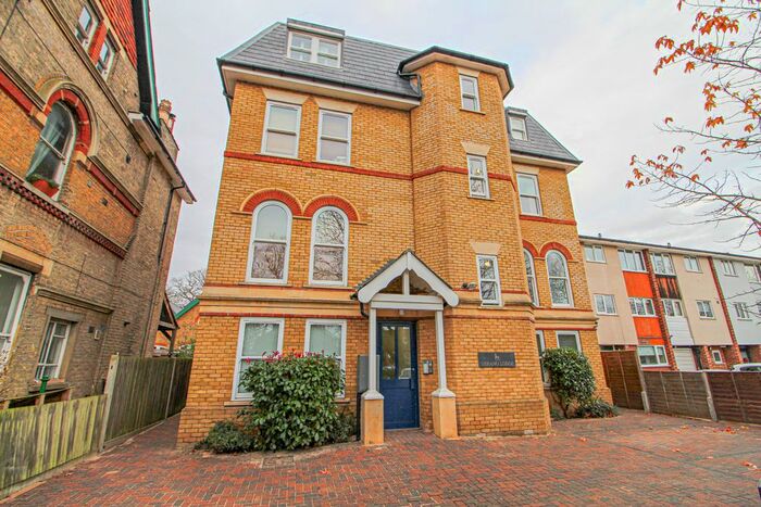2 Bedroom Flat To Rent In The Avenue, Worcester Park, KT4