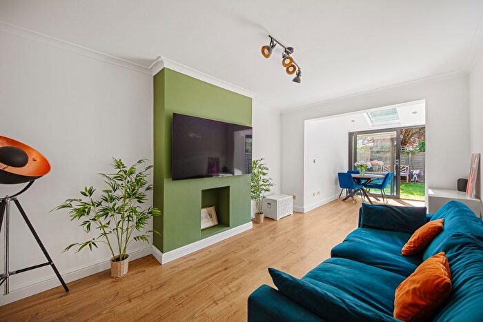 2 Bedroom Flat For Sale In Colomb Street, London, SE10