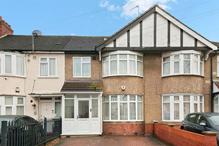 4 Bedroom Terraced House For Sale In Bycroft Road, Southall, UB1