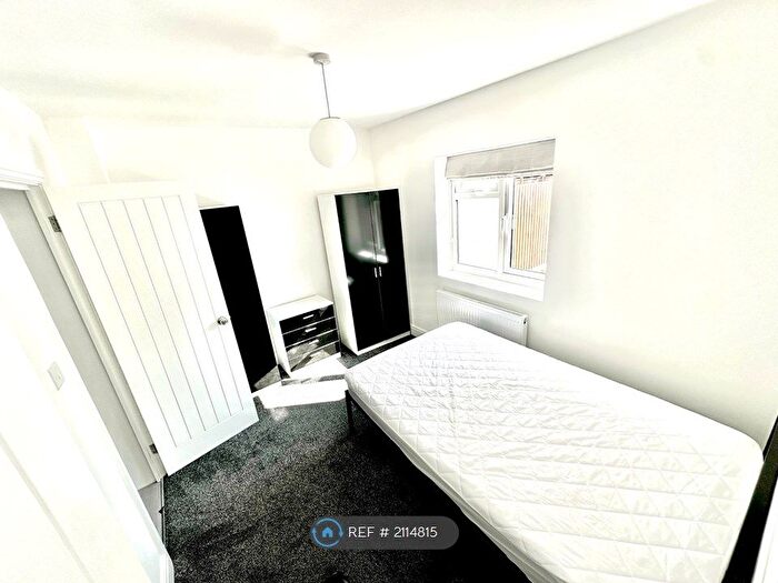 5 Bedroom Terraced House To Rent In Melton Gardens, Romford, RM1