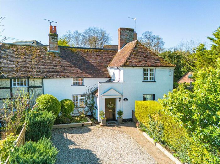 3 Bedroom Semi Detached House For Sale In Speen Lane, Speen, Newbury, Berkshire, RG14