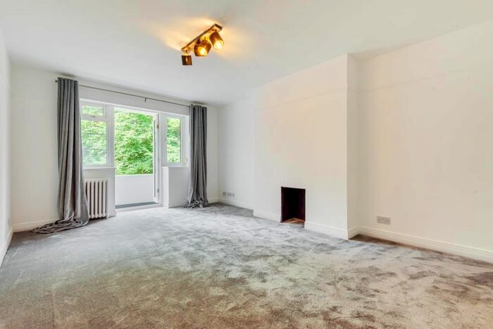 2 Bedroom Flat To Rent In Courtlands, Richmond, TW10