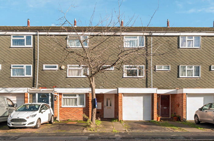 3 Bedroom Terraced House For Sale In Cobbetts Close, Woking, Surrey, GU21