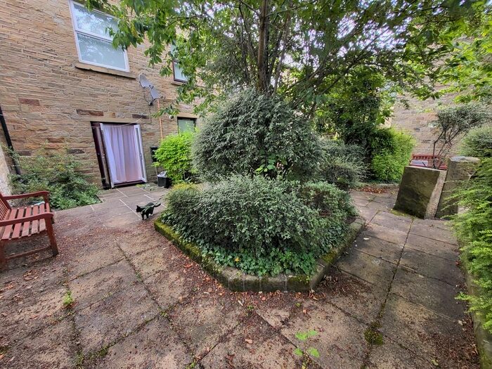 1 Bedroom Flat To Rent In Thomas Street West, Halifax, HX1