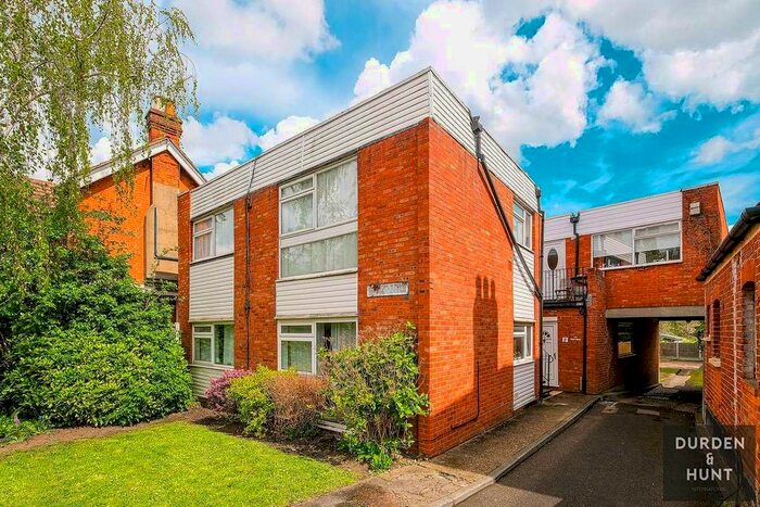 2 Bedroom Flat To Rent In High Road, Magnolia Lodge, Loughton, IG10