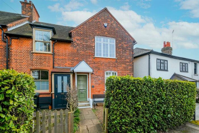 2 Bedroom End Of Terrace House To Rent In Baldwins Hill, Loughton, IG10