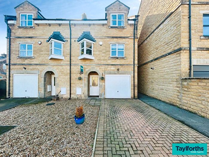 3 Bedroom Terraced House For Sale In Robinson Fold, Barnoldswick, BB18