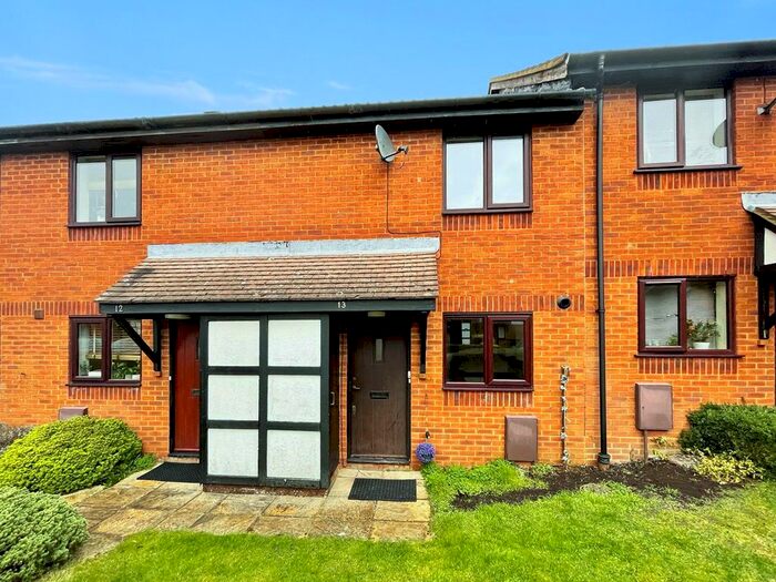 2 Bedroom Property To Rent In Tylsworth Close, Amersham, HP6