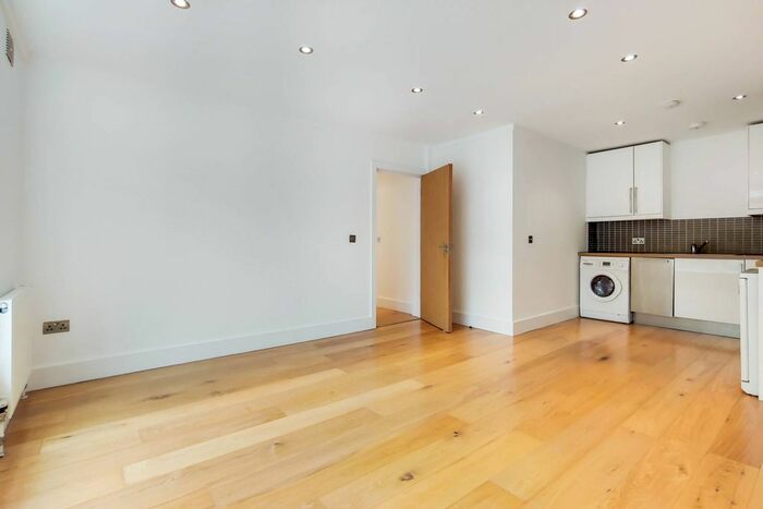 1 Bedroom Flat To Rent In Holloway Road, Holloway, London, N7