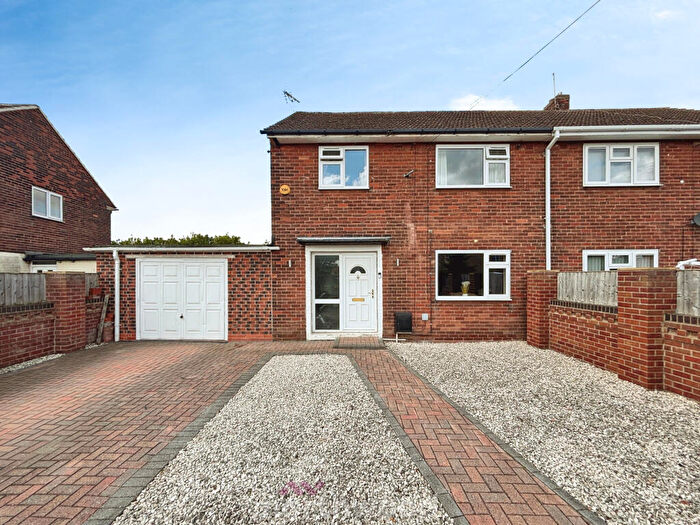 3 Bedroom Semi-Detached House For Sale In Ingram Crescent, Dunscroft, Doncaster, DN7