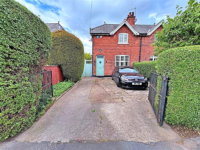 3 Bedroom Cottage For Sale In Waltham Road, Grimsby, N.E. Lincs, DN33