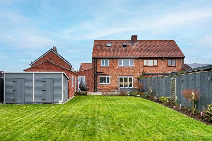 2 Bedroom Semi-Detached House For Sale In Pilmar Lane, Roos, HU12