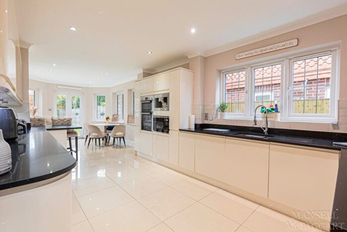 5 Bedroom Detached House For Sale In Hedgecourt Place, Felbridge, RH19